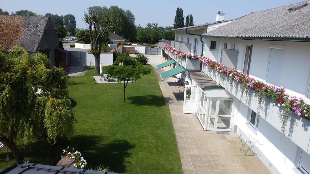 Pension Joseph Haydn Podersdorf am See Buitenkant foto
